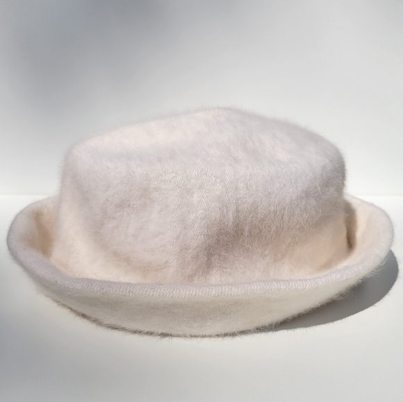 Holt Renfrew Angora Hat - Picture 2 of 5